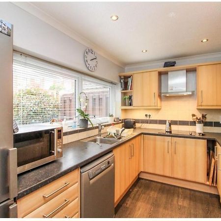 Twin Room In Crawley,Gatwick,West Sussex Ifield Exteriér fotografie