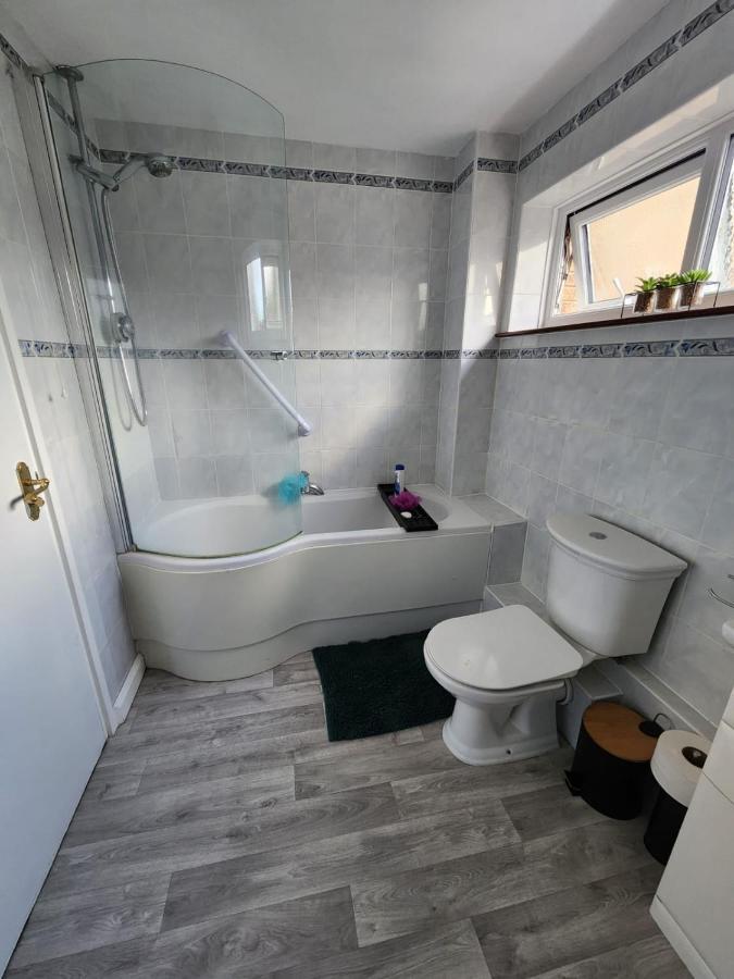 Twin Room In Crawley,Gatwick,West Sussex Ifield Exteriér fotografie